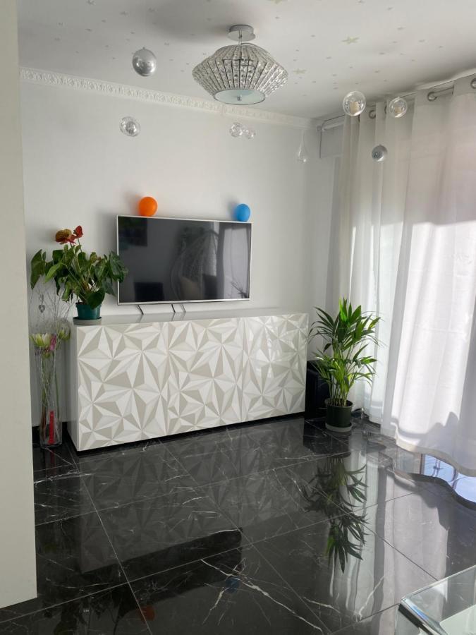 Beau Studio En Plein Centre De مينتون المظهر الخارجي الصورة